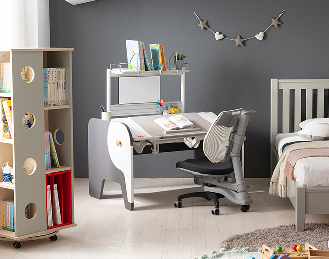 kids adjustable desk